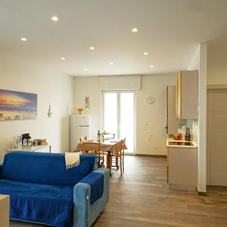 Ferienwohnung Fuer 5 Personen Ca 80 Qm In Le Macchie, Adriakueste Italien Ostkueste Von Apulien Bari